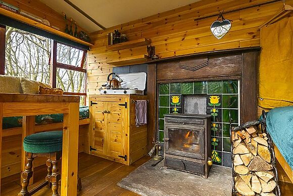 Hideaway Hut Wye