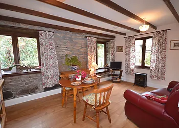 Lounge/dining area