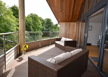 Balcony with additional seating 