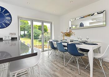 Bryn Rhosyn, 10 Cae Du