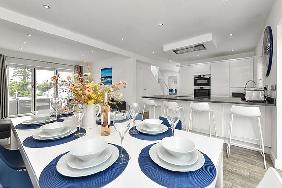 Bryn Rhosyn, 10 Cae Du