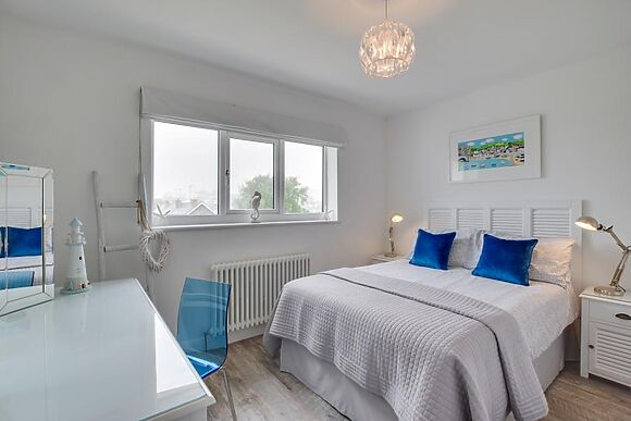 Bryn Rhosyn, 10 Cae Du