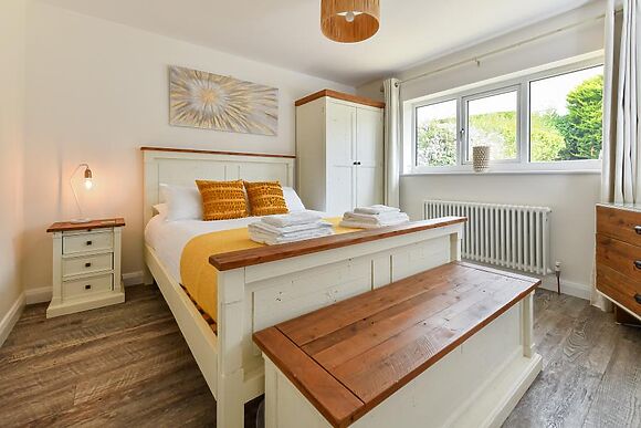 Bryn Rhosyn, 10 Cae Du