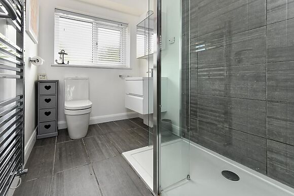 Bryn Rhosyn, 10 Cae Du