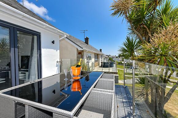 Bryn Rhosyn, 10 Cae Du