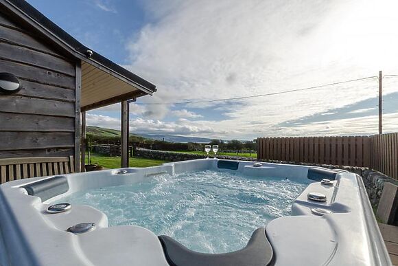 1-bedroom hot tub lodge in Talybont near Barmouth