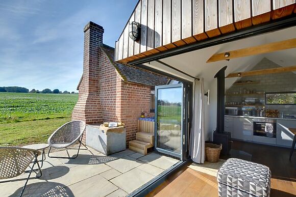 1-bedroom hot tub cottage on a vineyard near Tenterden, Kent
