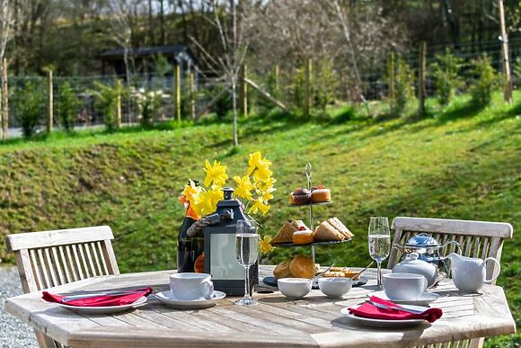 Wisteria Cottage - Bwthyn yr Ardd