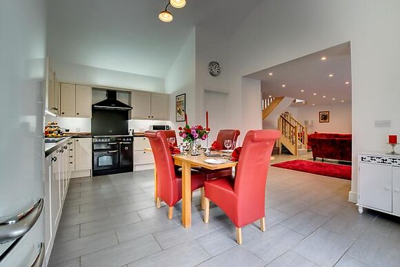 Wisteria Cottage - Bwthyn yr Ardd