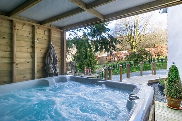 Wisteria Cottage - Bwthyn yr Ardd