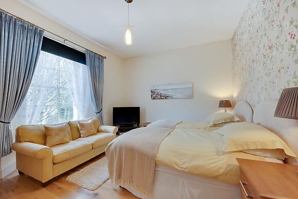 Rutland Lodge & Wellswood Mews