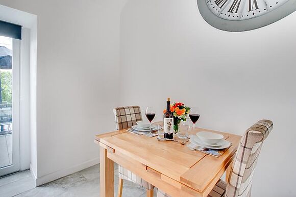 Gwel y Cambria - Cambrian View