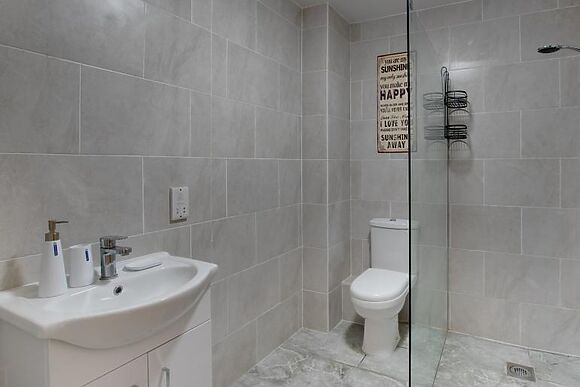 Gwel y Cambria - Cambrian View