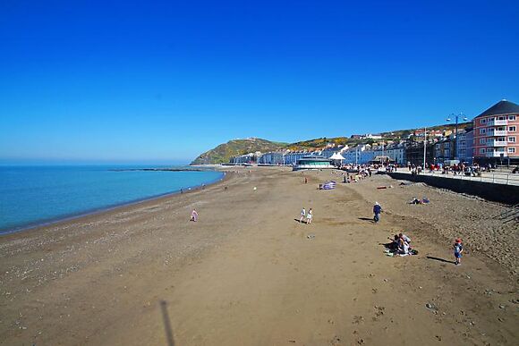 Gwel y Cambria - Cambrian View