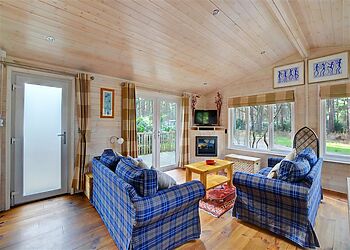 2-Bedroom Hot Tub Lodge in Weybourne