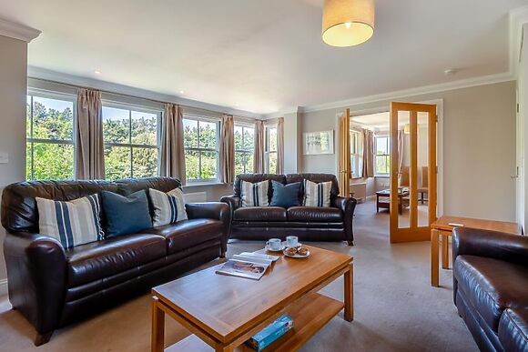 Admirals Lodge