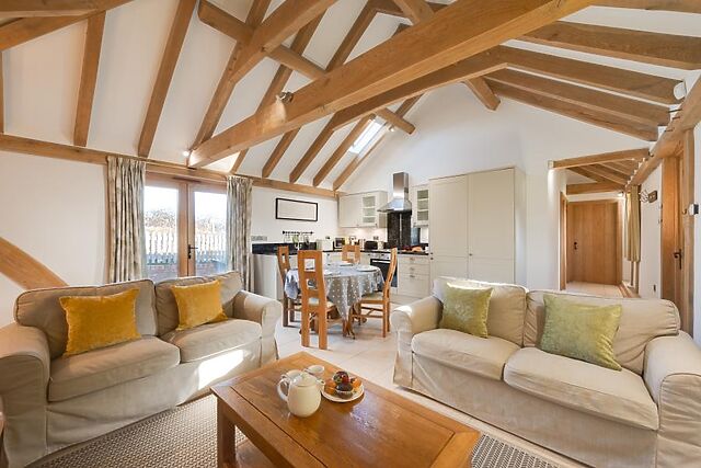 2-Bedroom Hot Tub Cottage in Stone