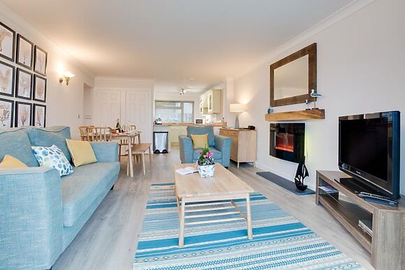 3 Strandways Court