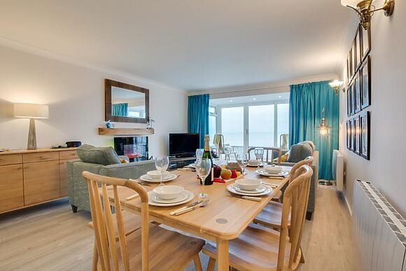 3 Strandways Court