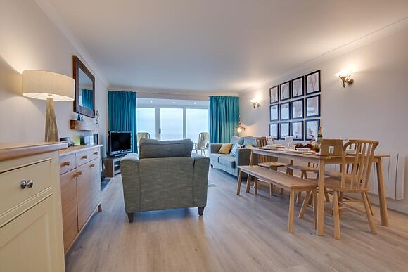 3 Strandways Court