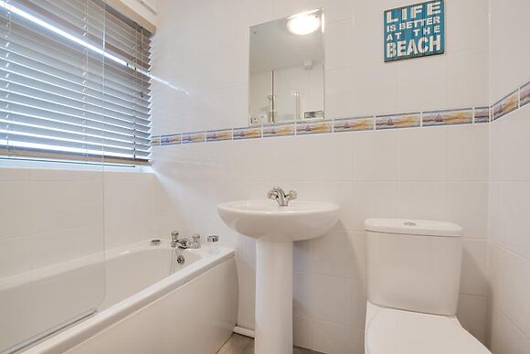 3 Strandways Court