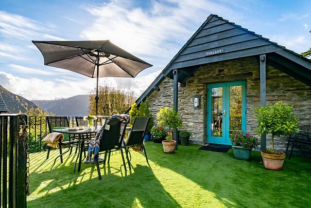 3-Bedroom Hot Tub Cottage in Cwmdauddwr