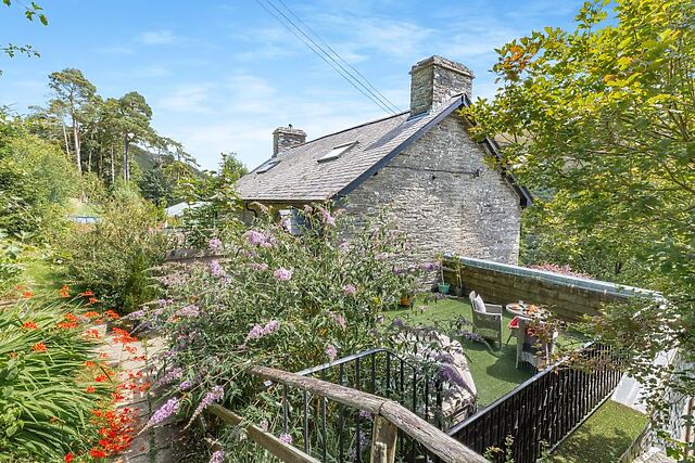 1-Bedroom Hot Tub Cottage in Cwmdauddwr