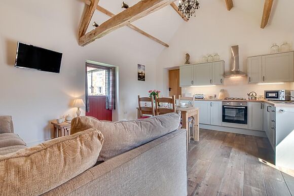 2-Bedroom Hot Tub Cottage in Cowbar