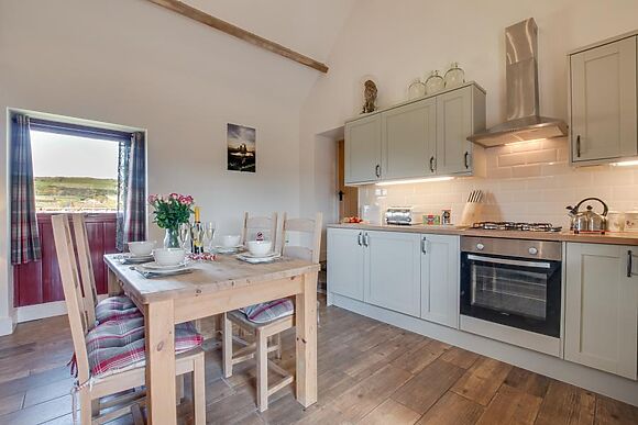 2-Bedroom Hot Tub Cottage in Cowbar