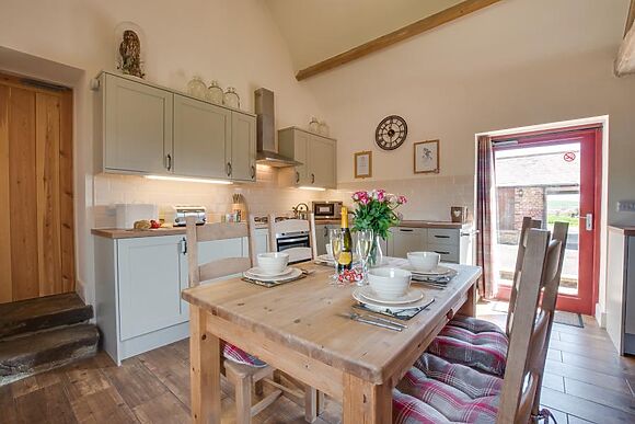 2-Bedroom Hot Tub Cottage in Cowbar