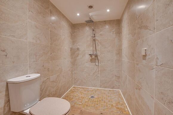 2-Bedroom Hot Tub Cottage in Cowbar
