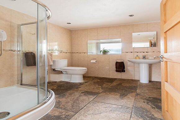 Bryn Eithin Bach Bwthyn Clychaur Gog