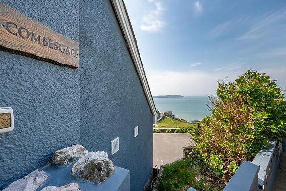 Combesgate Apartment