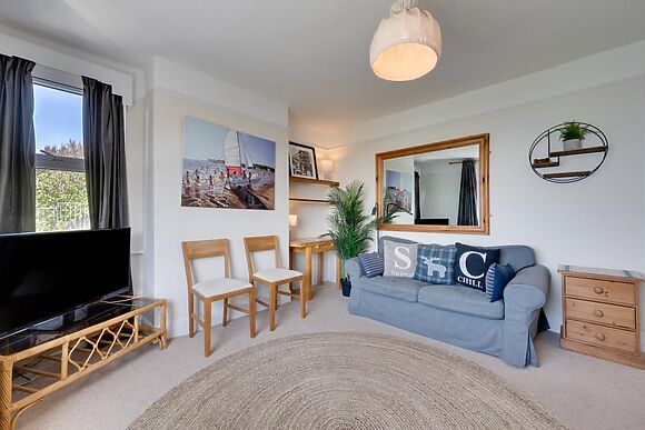 Combesgate Apartment