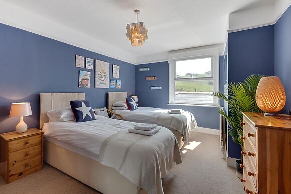 Combesgate Apartment