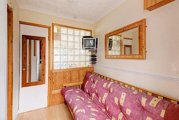 5 Croft Court