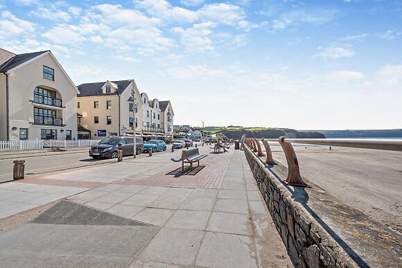 32 St Brides Bay View Apts
