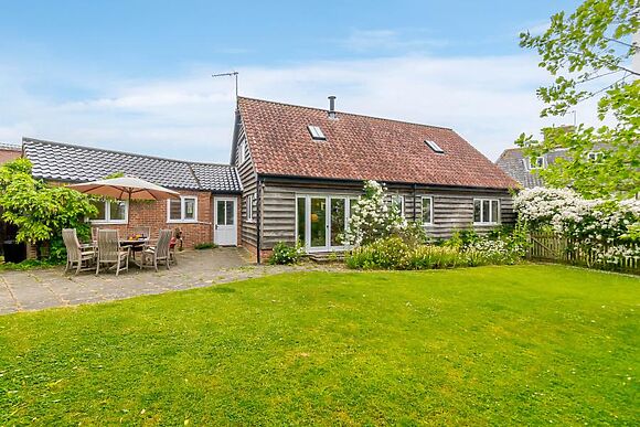 Brights Farm Lodge, group cottage in Bramfield, sleeps 8
