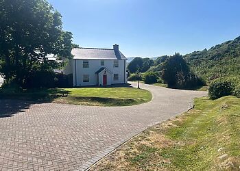 Drws Y Llan