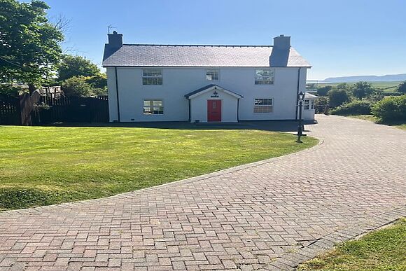 Drws Y Llan