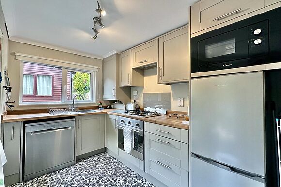 Valley Escape Sunny Lyn