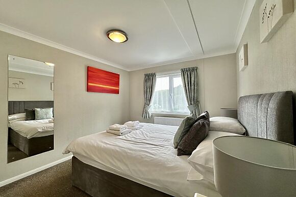 Valley Escape Sunny Lyn