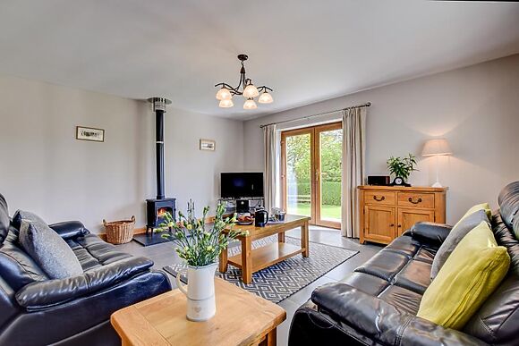 2-Bedroom Cottage in Llaniestyn