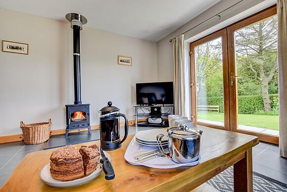 2-Bedroom Cottage in Llaniestyn