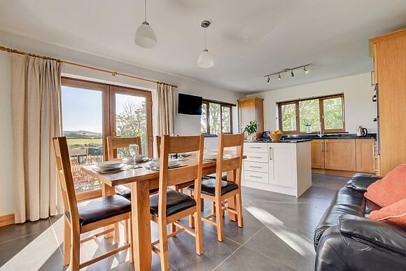 2-Bedroom Cottage in Llaniestyn