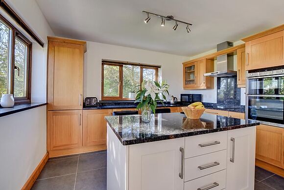 2-Bedroom Cottage in Llaniestyn
