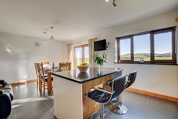 2-Bedroom Cottage in Llaniestyn
