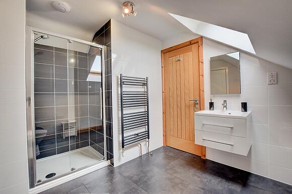 2-Bedroom Cottage in Llaniestyn