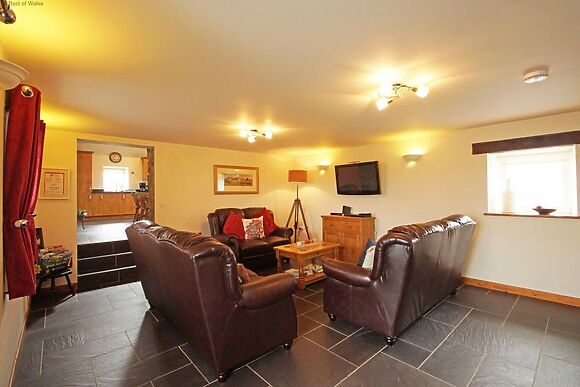 Bythynnod Lleuddad Cottages