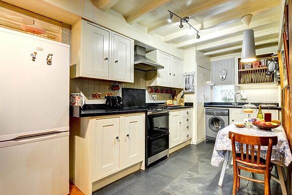 2-Bedroom Cottage in Rhiwf